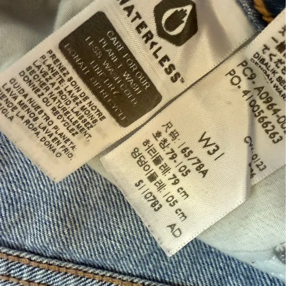 Levi’s Women’s Size 31 Waist Low Pro Straight Medium Wash Denim - Picture 9 of 11